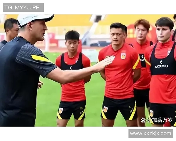 足球普通球星如何在激烈竞争中脱颖而出实现个人突破与团队价值的平衡